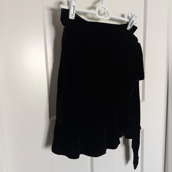 Reformation Black Ruffle Velvet Silk Wrap Mini Skirt sz S - Picture 5 of 9